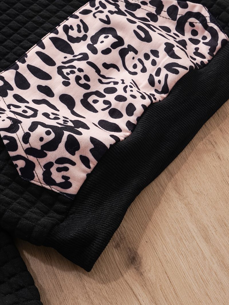 Langærmet Drenge Sweatshirt Og Matchende Bukser Med Leopardprint