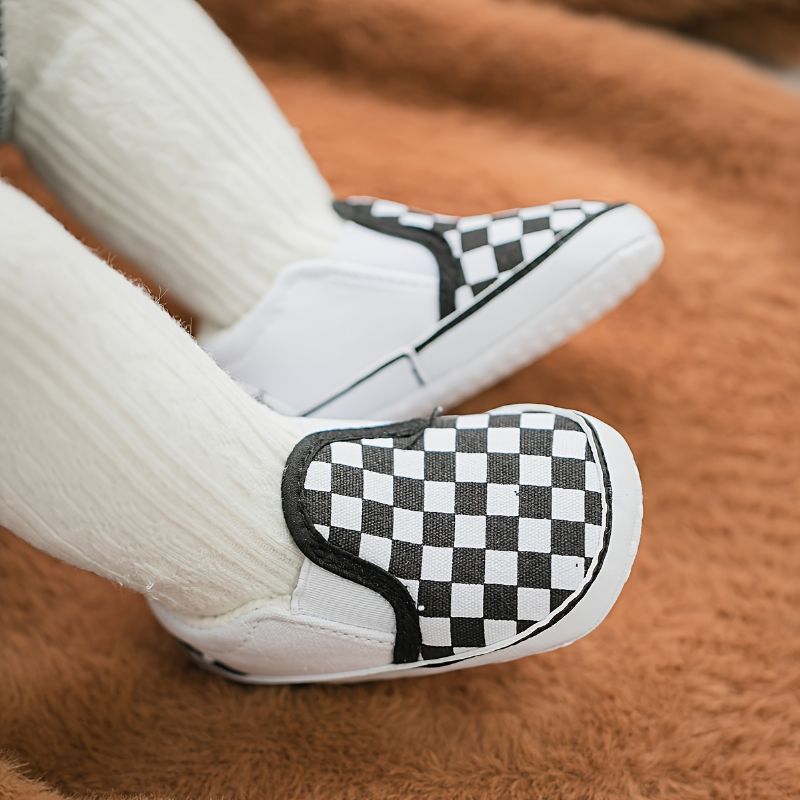 Spædbørn Baby Canvas Sko Skakternet Mønster Blød Sål Slip On Casual Sneakers First Walkers Plys Forede Loafers Vuggesko